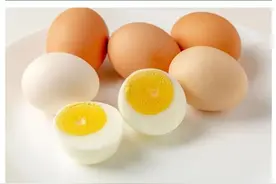 熟蛋黄发青能吃吗？每天吃几个鸡蛋更健康？图片