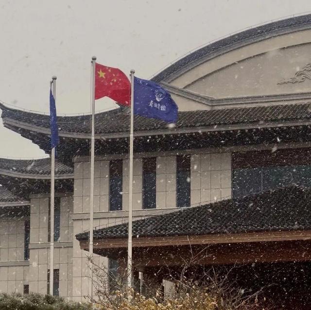 初雪染南海 高铁赴雪约
