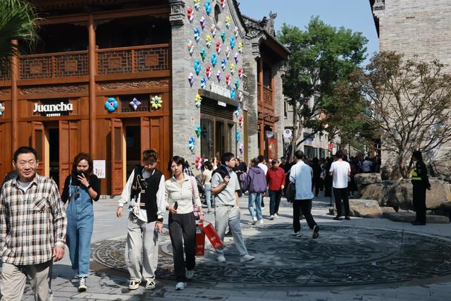 郑州亳都·新象：3600年商都与潮牌相遇 把历史逛成新时尚