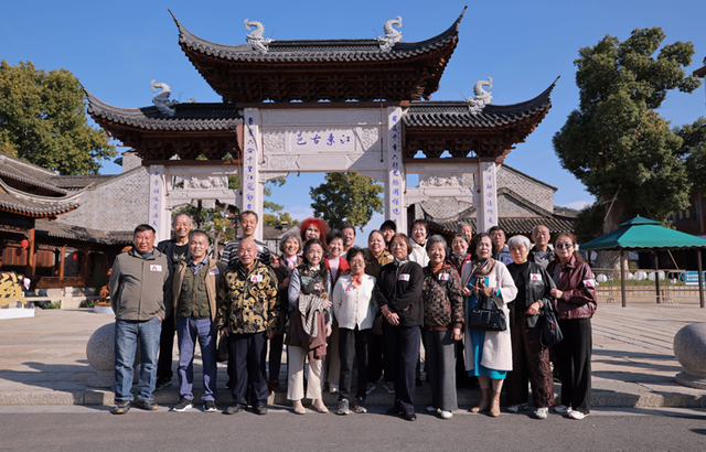 重阳登高栖霞山！玩心不“老”很嗨皮~