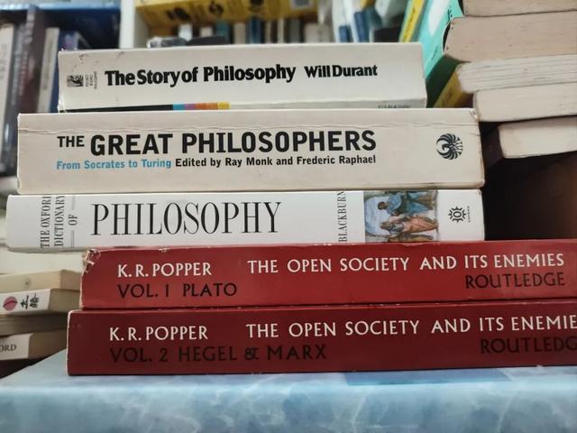 在香港又买了一大堆书，阿婆还送我一只拉杆箱 | 应奇