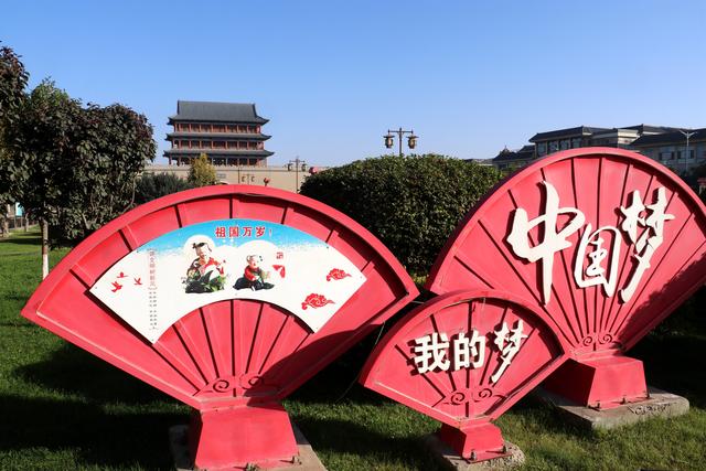 组图丨南城门广场秋色美