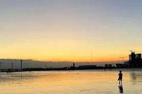 4岁走失女童爸爸发声：是我自己大意，以为岸边来回应该很快！最新：海滩入口已被封堵图片