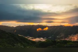 苏宝顶晨曦图片