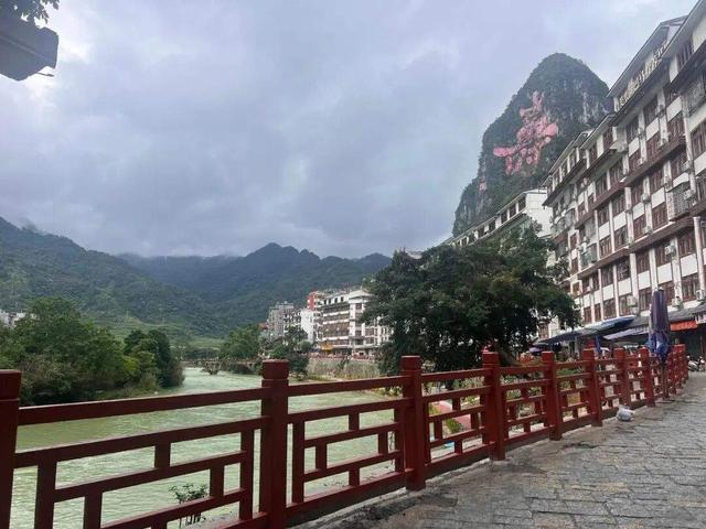 探访巴马长寿村百岁老人：经历过至亲离别，但他“看得淡”，“这里八十岁以上才算老人”