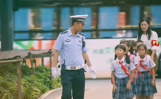 护航开学季丨小编喊您这样停车，安全又省心！