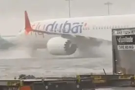 阿联酋一天下了一年的雨 迪拜国际机场停机坪被淹图片