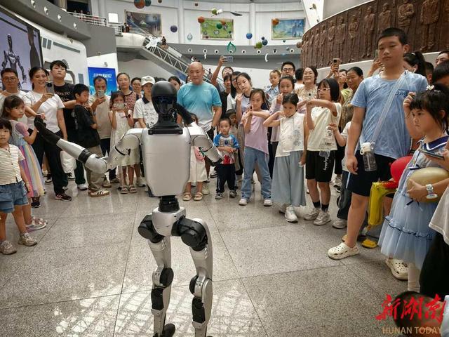 “双节”期间，湖南省科技馆日均吸引参观者7000人