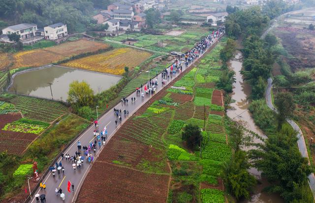 图片新闻｜綦江：登高迎新年