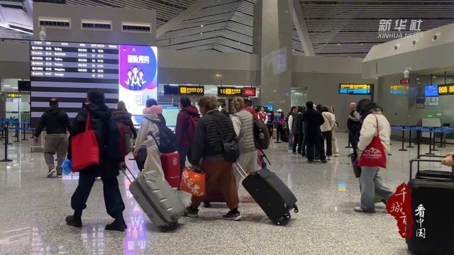 千城百县看中国丨湖南张家界：山水奇观迎境外客潮