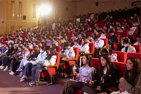 中央财经大学“财菁问道”融合式形势与政策课开讲图片