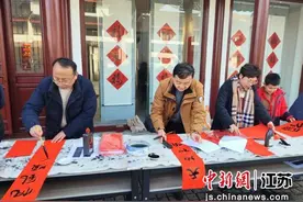 昆山巴城举办“翰墨迎春 联语送福”春联展图片