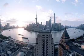 他们是上海CityWalk专业咖，“行走”在百米高空时“破译”了一组密码图片