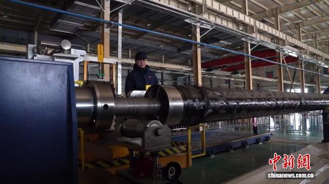 国内首个66千伏碳纤维抢修塔在吉林市研发成功