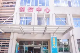 广东一男子打“瘦脸针”，中毒紧急入院图片