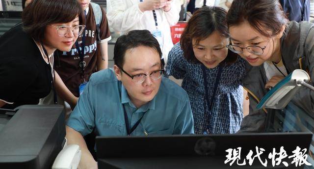 零距离感受2025江苏高招录取现场