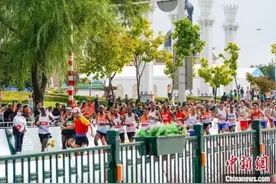 哈尔滨国际马拉松赛开赛 3万中外选手开跑图片