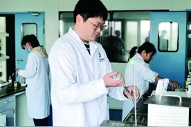 泰兴城区工业园区： 企业订单饱满  奋力冲刺“全年红”图片