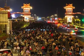 多处路面被共享单车等物品占用，郑州、开封对郑开大道非机动车道实施20小时禁行图片