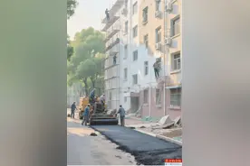 老旧小区要重点配建停车、充电设施图片