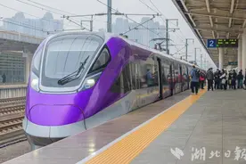 一年发送旅客139万人次 “新城快线”成武鄂黄黄通勤车图片