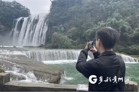 【境内外媒体贵州行】瀑布旁览飞桥 来安顺邂逅诗与远方图片