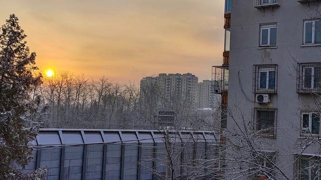 雪后北京，日出“上新”！每一道光，都像在给城市镀金