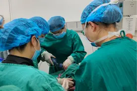 产妇剖宫产遇惊险一幕 金牛区沙河源社区卫生服务中心医护团队争分夺秒助其脱险图片