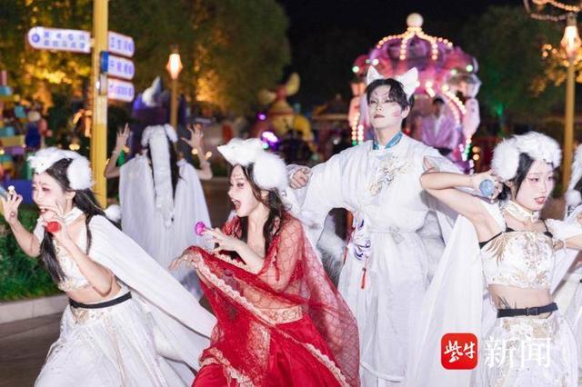 五大主题区+强NPC阵容 徐州方特“精怪夜”主题活动开启