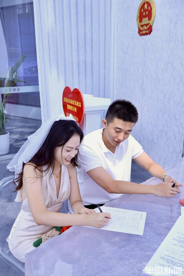 青岛美景作媒，6年爱恋终成眷属！济南小伙驱车4小时来青岛，求婚领证“一气呵成”