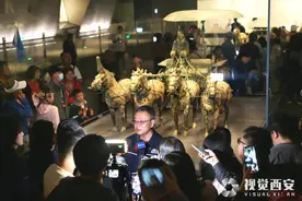 一号车养护三年“出库” 秦始皇帝陵两乘铜车马终“团圆”图片