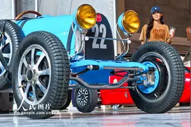 山东青岛：“老爷车”系列展亮相自贸片区图片