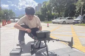 台州年轻人扎堆考无人机飞行执照图片