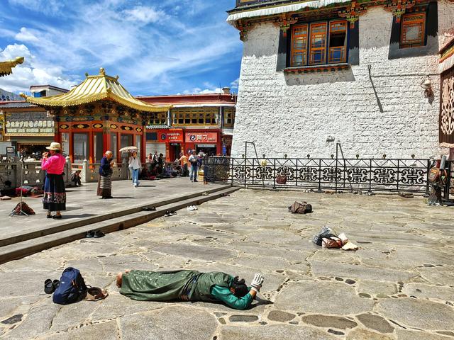 西藏游记九：布达拉宫与大昭寺的千年对话