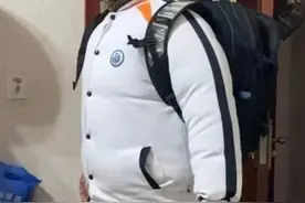 校服套羽绒服肿成“面包”？多地明确：不得强制！图片