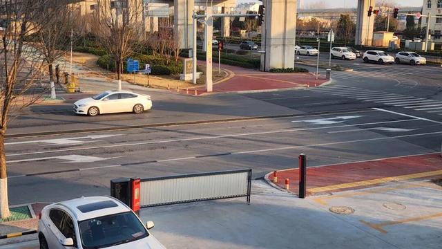 民有所呼 警有所应！菏泽交管支队直属一大队高效优化标线获锦旗