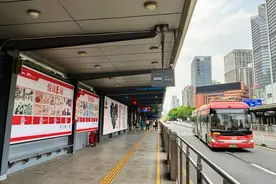 广东首个BRT“红色连环画主题站”在广州揭幕图片