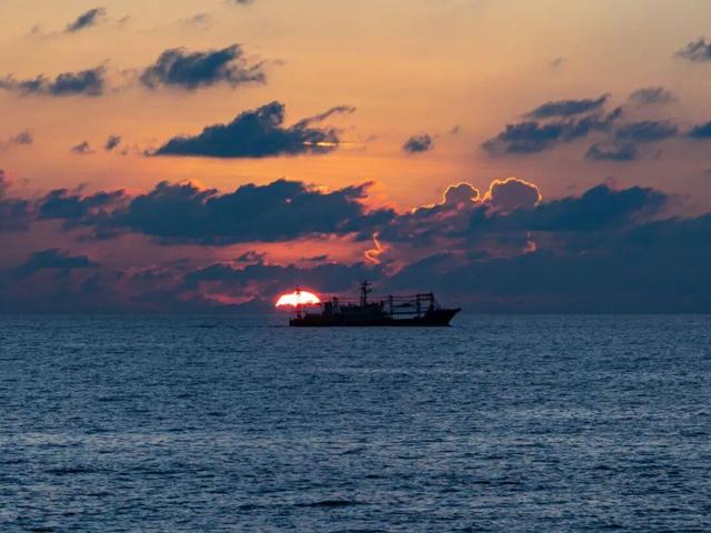 以礁为家 以海为伴 他们用忠诚守护这片蔚蓝