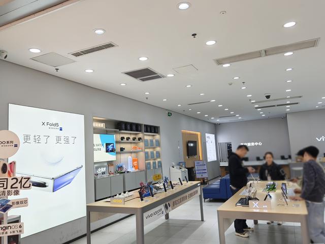 手机门店开始卷免费充电服务了？跑遍广州实测：最强竟是这两家