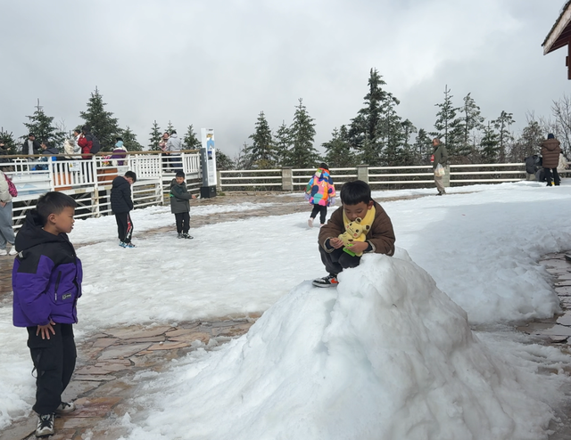 游客接待量同比增长394.36%！四川首个秋假激活海螺沟景区秋冬亲子游！