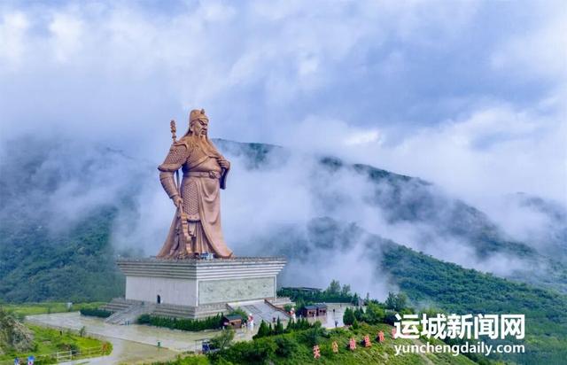 雨洗河东千峰翠　云裁运城万缕纱
