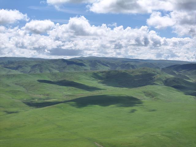 甘肃张掖：山丹马场景色如画