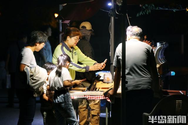 这里是青岛｜中山公园假期夜游人气旺