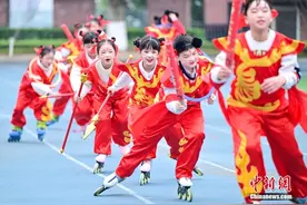 重庆小学生扮“哪吒” 迎接新学期图片