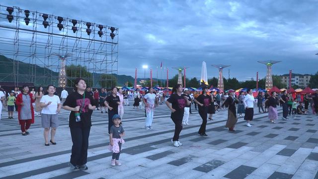 图们市开展“畅游图们嗨起来·清爽暑期乐边城”系列文化活动