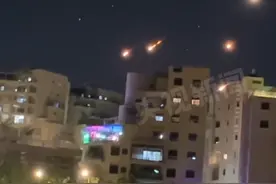 深夜，伊朗对以色列发动新一轮导弹袭击图片