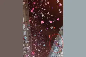 武汉江汉路跨年放氢气球引发爆炸 当地消防：群众自发活动图片