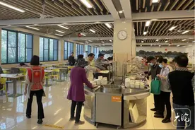 老年食堂暖胃又暖心｜一日三餐“都是热乎乎的”图片