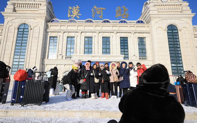 “神州北极”漠河：冰雪旅游火热#