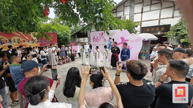 七夕万人游古镇！自贡仙市解锁千年浪漫新方式